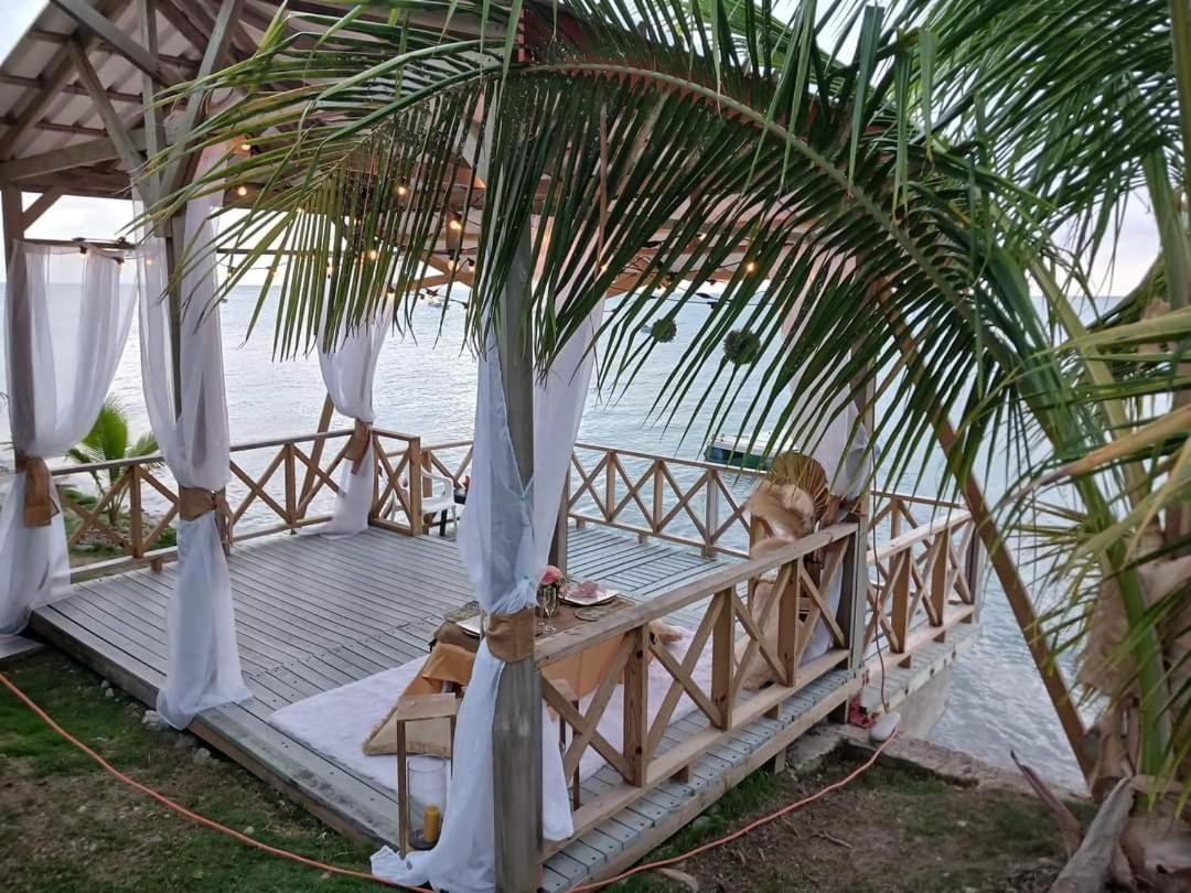 Cabanas Mister Mac Fresh Water Bay Екстериор снимка